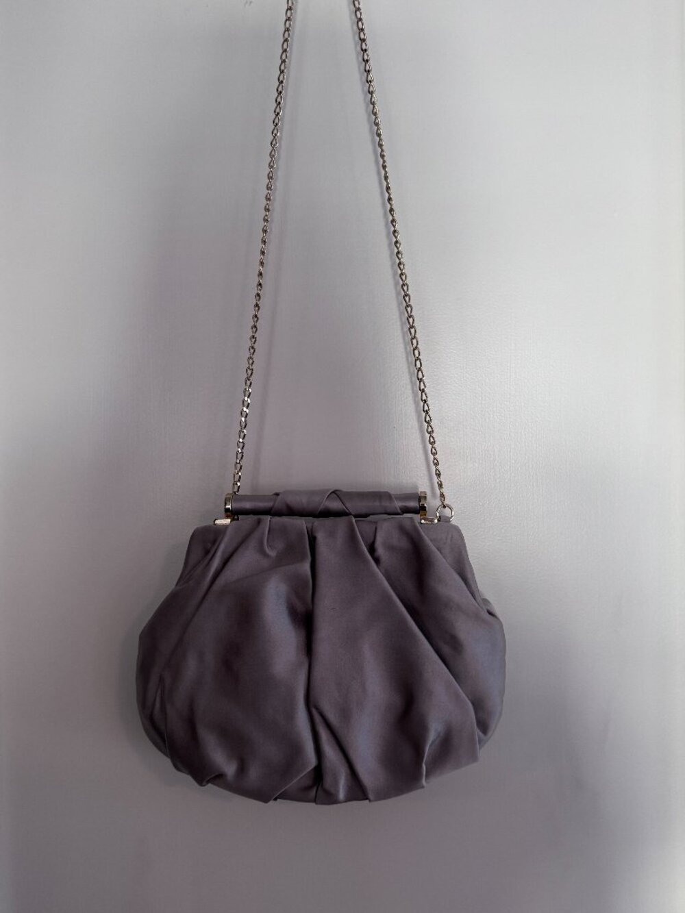 Stuart Weitzman Vintage Pleated Satin Evening Clutch w/Gold Chain, Gray/Silver - Picture 7 of 9